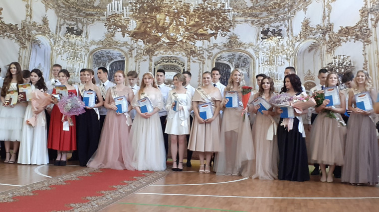 АХ, КАК ПРЕКРАСНЫ ВЫПУСКНЫЕ ВЕЧЕРА!.